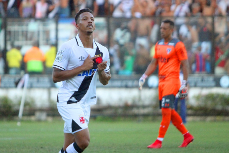 Caio Monteiro festeja gol